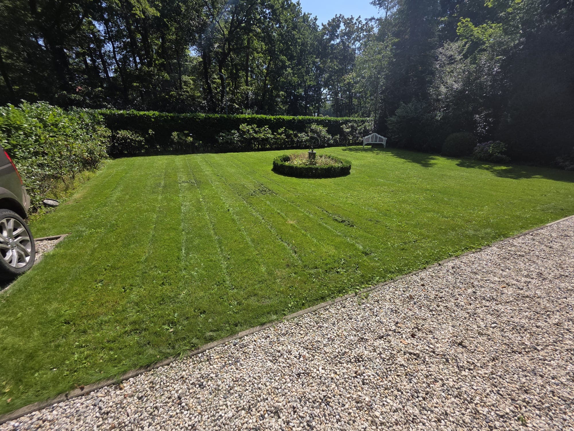 Gazon onderhoud met strakke hagen